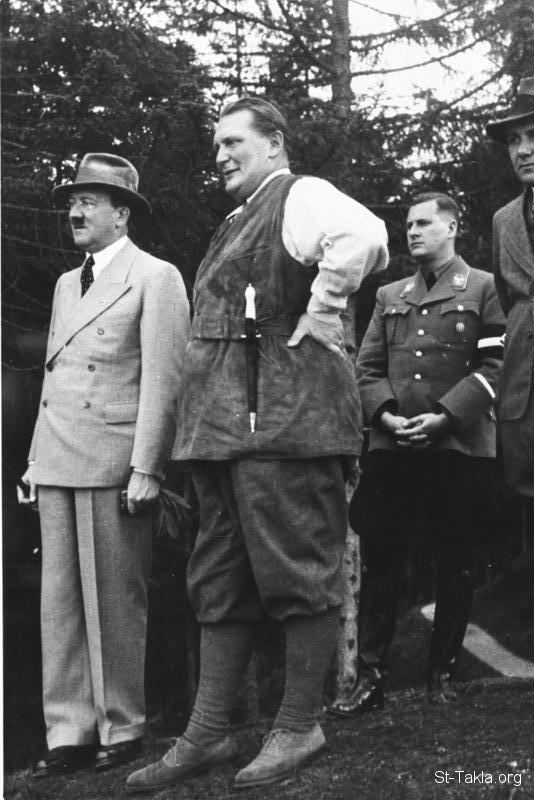 St-Takla.org Image: Adolf Hitler, Hermann Goering. (In Raiders of clothes with a knife) and Baldur von Schirach on the Obersalzberg 1936, from German Federal Archives     :      (    )        1936    
