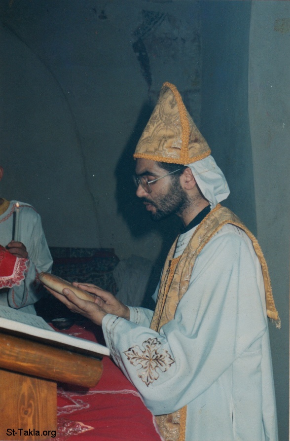 St-Takla.org Image: Father Takla William praying the Holy Liturgy at St. Takla Church     :            